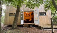Tiny house dat compact oogt, maar groots aanvoelt in Warfhuizen